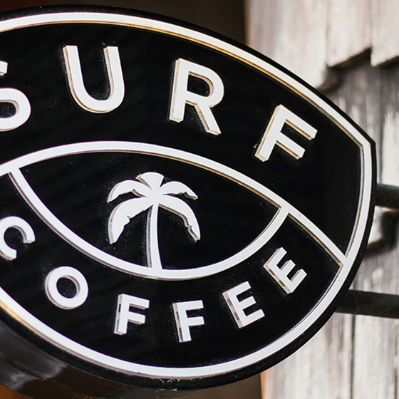 Enseigne drapeau sans éclairage à la forme